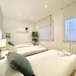 Cozy 7p With Terrace Lägenhet Barcelona