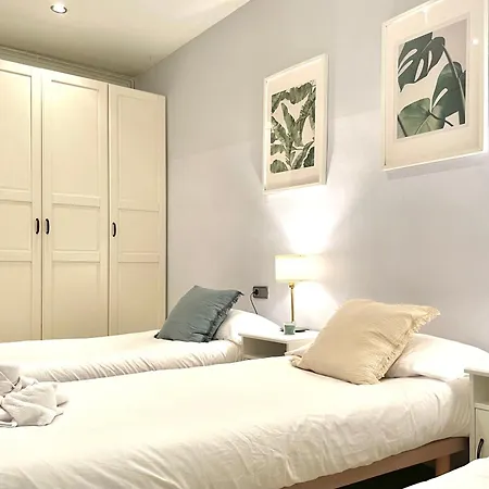 Lägenhet Cozy 7p With Terrace Barcelona